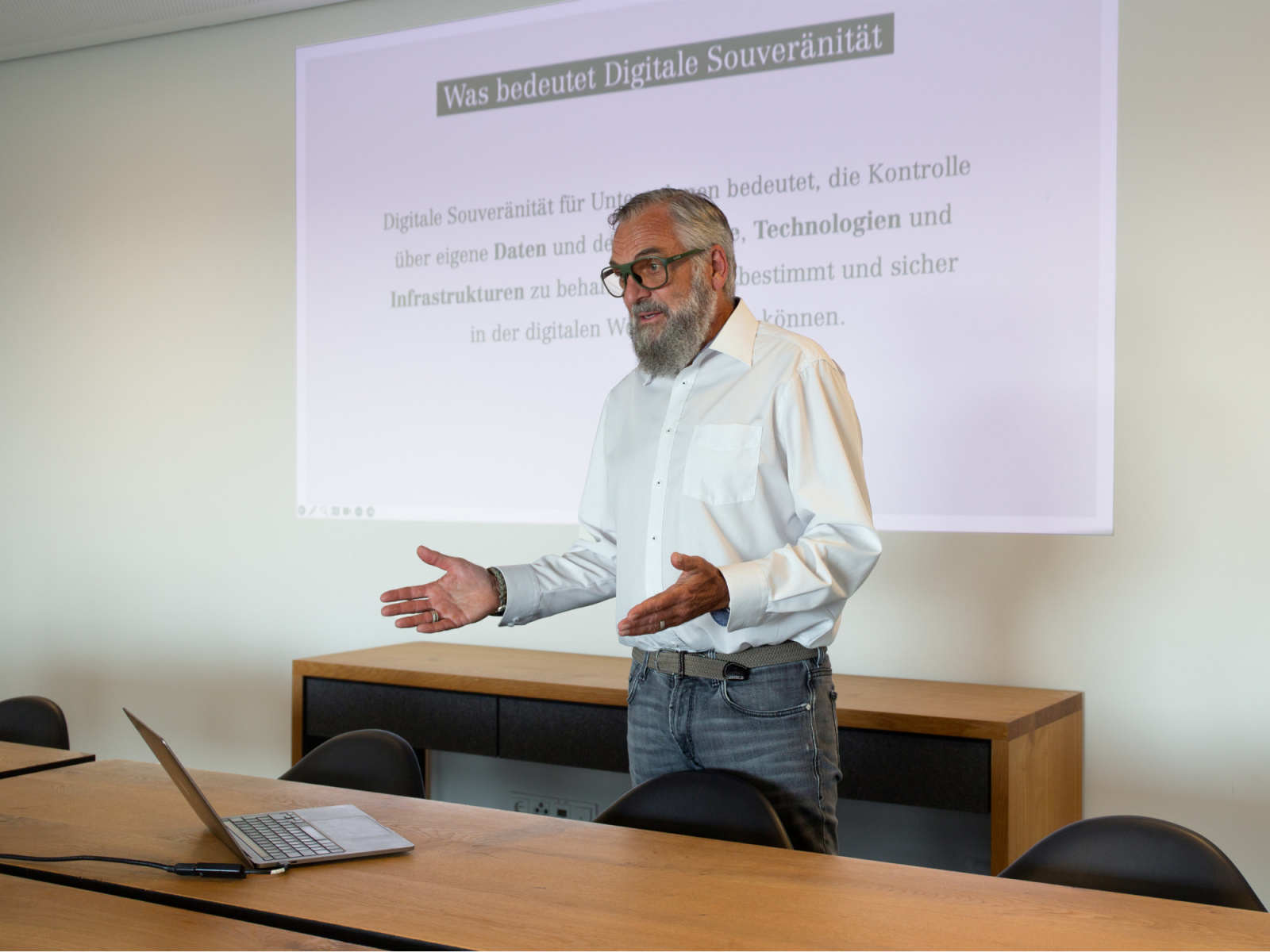 Dr. Boris Stepanow trägt vor zum Thema Digitale Souveränität