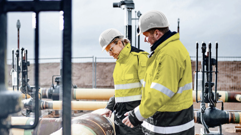 Arbeiter*innen an einer Wasserstoffpipeline