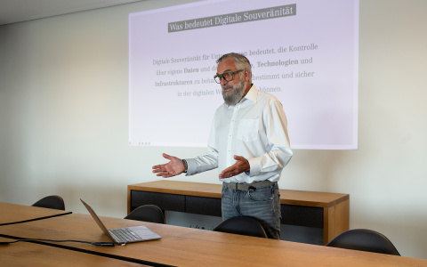 Dr. Boris Stepanow spricht zum Thema Digitale Souveränität